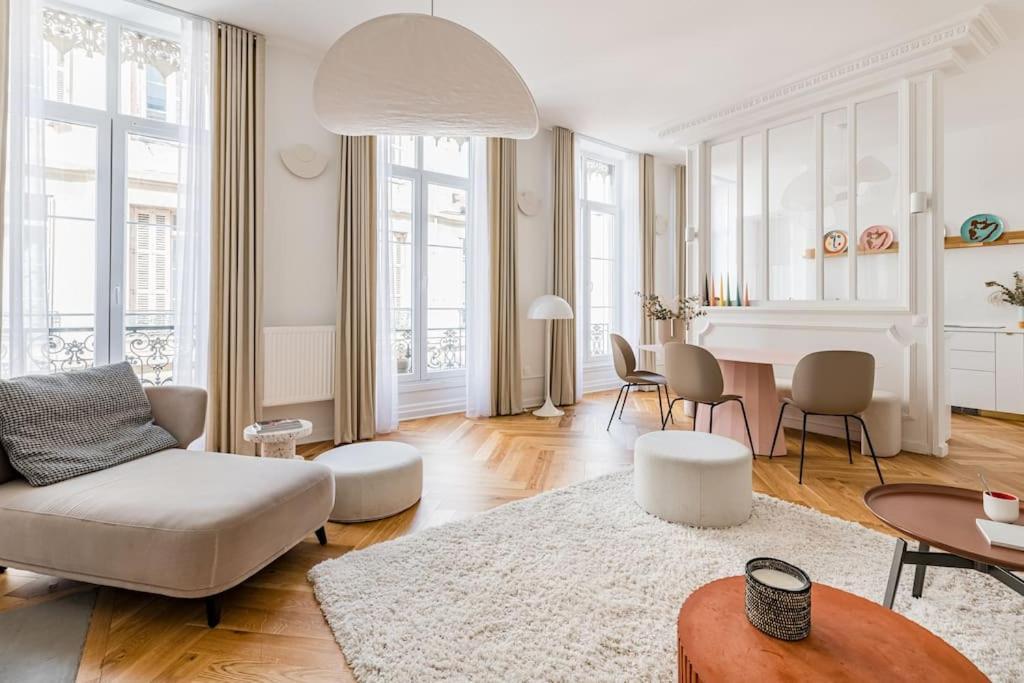 Beige Hospitalite - Apotheose Luxueux- 3 - Parking Prive Saint-Etienne (Loire)